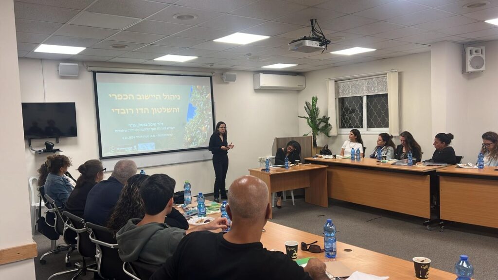 יועמ"ש ומנהלת אגף קרקעות ואגודות שיתופיות בתנועת המושבים, עו"ד ד"ר מיכל בוסל, הרצתה השבוע בקורס מנהלי יישובים המתקיים במועצה האזורית מטה יהודה
