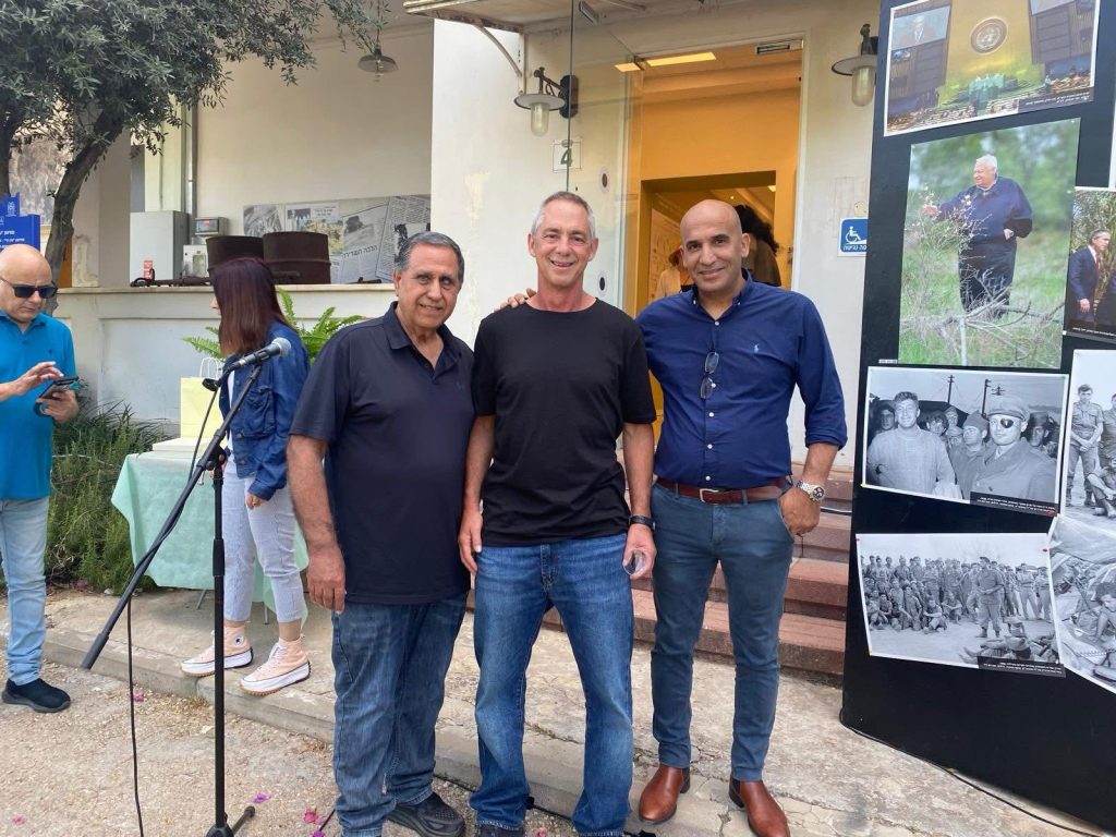 ‎במעמד מרגש ובאווירה חגיגית , נחנך לאחרונה במוזיאון עין חי בכפר מל"ל חדר  המוקדש להנצחת דמותו ופועלו של ראש הממשלה ה- 11 של מדינת ישראל, אריאל שרון- בן המושב, שנולד וגדל בו ושמר כל חייו על קשר עמוק לאדמה ולחקלאות.