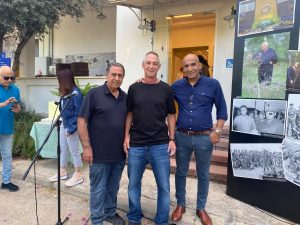‎במעמד מרגש ובאווירה חגיגית , נחנך לאחרונה במוזיאון עין חי בכפר מל"ל חדר  המוקדש להנצחת דמותו ופועלו של ראש הממשלה ה- 11 של מדינת ישראל, אריאל שרון- בן המושב, שנולד וגדל בו ושמר כל חייו על קשר עמוק לאדמה ולחקלאות.