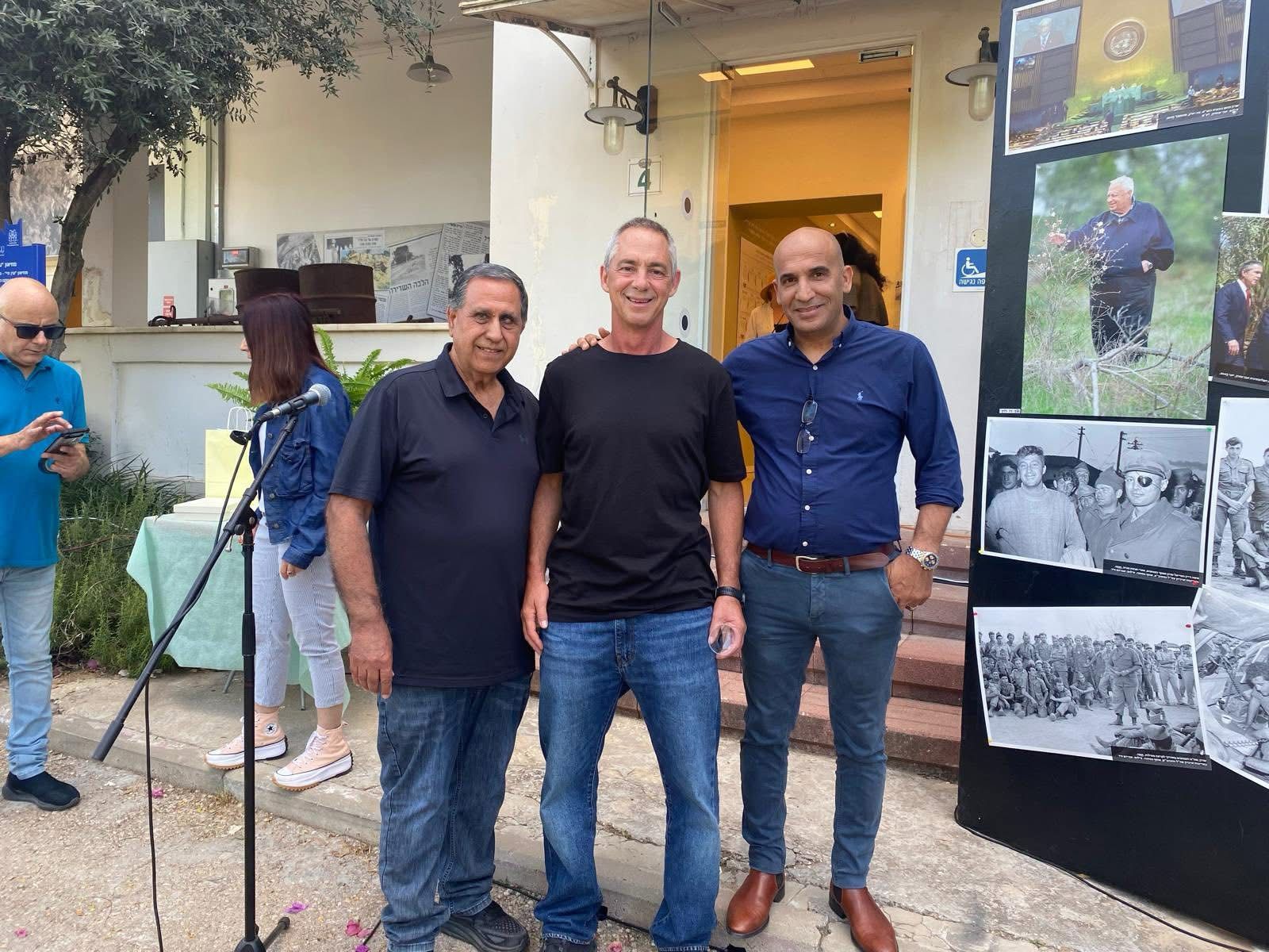 ‎במעמד מרגש ובאווירה חגיגית , נחנך לאחרונה במוזיאון עין חי בכפר מל"ל חדר  המוקדש להנצחת דמותו ופועלו של ראש הממשלה ה- 11 של מדינת ישראל, אריאל שרון- בן המושב, שנולד וגדל בו ושמר כל חייו על קשר עמוק לאדמה ולחקלאות.